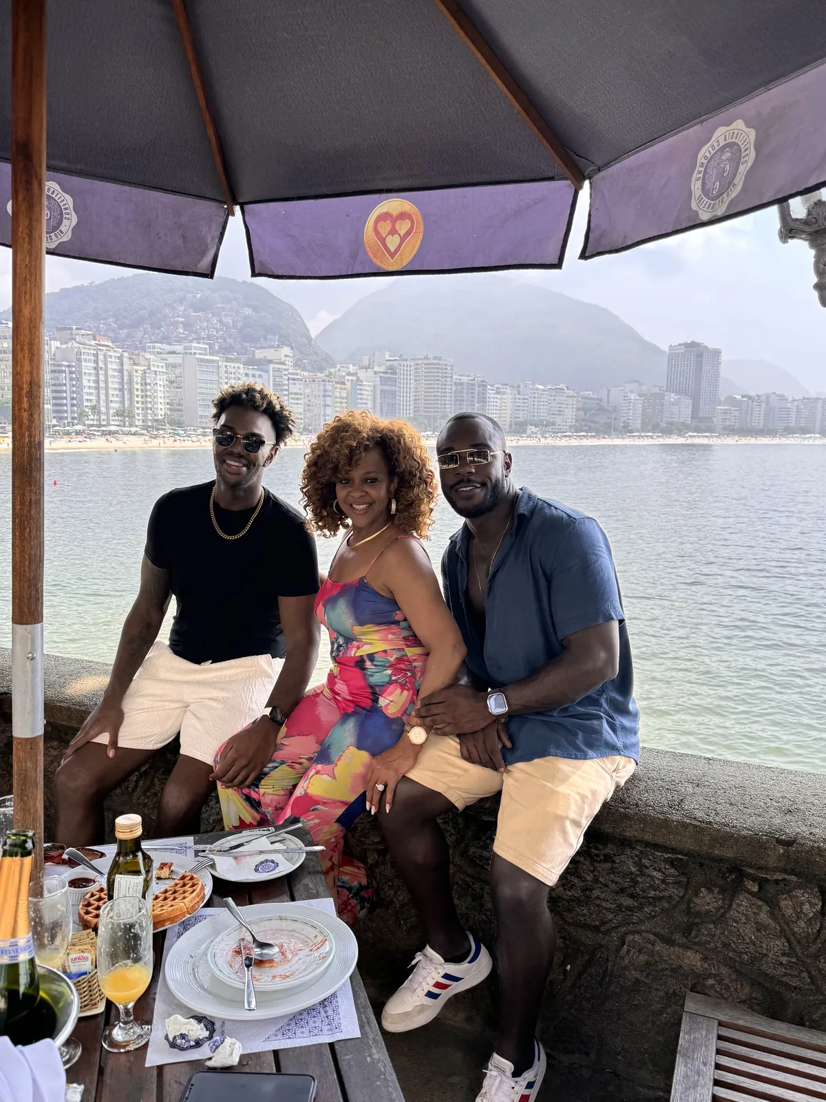 A relaxed brunch table with a view over Rio de Janeiro